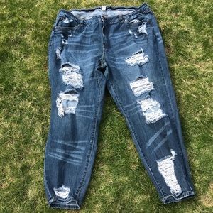 Distressed boyfriend skinny jeans